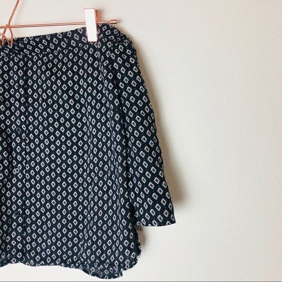 EUC Bershka Navy Blue Off Shoulder Top Large JR/Medium - Picture 3 of 6